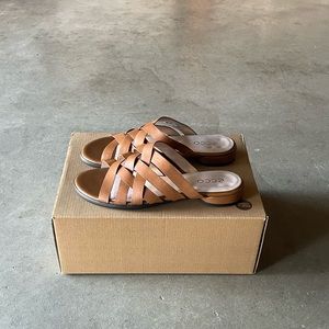 Ecco Flat Peep Toe Strap/Woven Camel/Tan Leather Casual Summer Sandals 8 Womens
